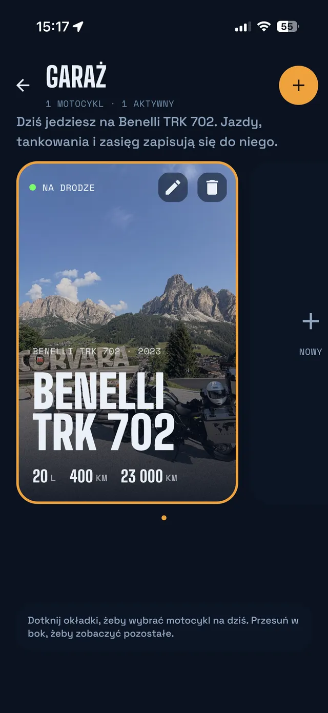 Garaż z okładką motocykla Benelli TRK 702