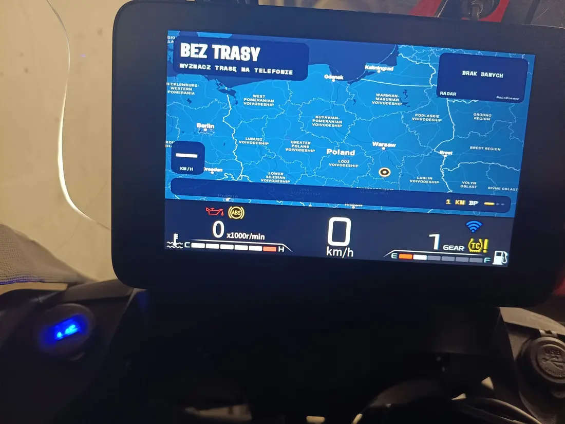 MotoNomad on the display of a QJ SRT600SX